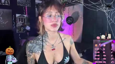 Snapshot of succubus_girl_ chatting on October 17, 2025, 3:47 pm Alexy online show from October 17, 2025, 3:47 pm