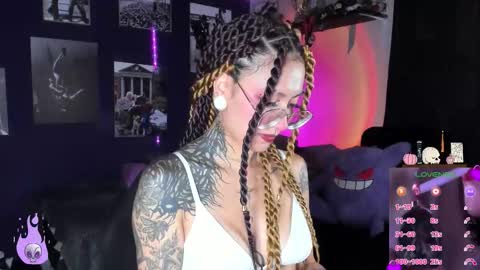 Snapshot of succubus_girl_ chatting on December 2, 2025, 4:35 pm Alexy online show from December 2, 2025, 4:35 pm