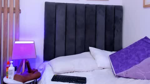 Snapshot of succubusdolly chatting on October 17, 2025, 8:22 pm Luna online show from October 17, 2025, 8:22 pm