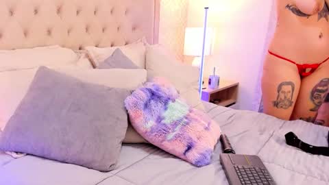 Snapshot of succubusdolly chatting on November 6, 2025, 8:21 pm Luna online show from November 6, 2025, 8:21 pm