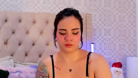 Snapshot of succubusdolly chatting on November 23, 2025, 5:46 pm Luna online show from November 23, 2025, 5:46 pm