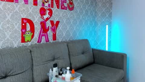 Luna  online show from February 12, 2026, 11:44 pm