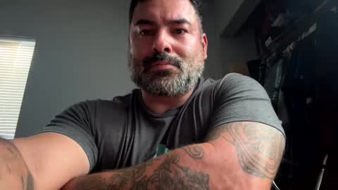 Snapshot of sucio72 chatting on September 19, 2025, 1:29 am Sucio online show from September 19, 2025, 1:29 am