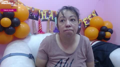 Snapshot of sucker_drool chatting on October 17, 2025, 12:19 pm Sucky online show from October 17, 2025, 12:19 pm