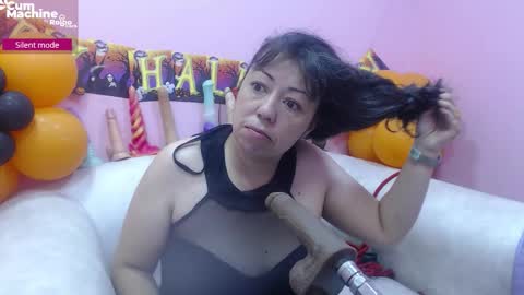 Snapshot of sucker_drool chatting on October 31, 2025, 12:17 pm Sucky online show from October 31, 2025, 12:17 pm