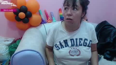 Snapshot of sucker_drool chatting on November 9, 2025, 12:47 pm Sucky online show from November 9, 2025, 12:47 pm