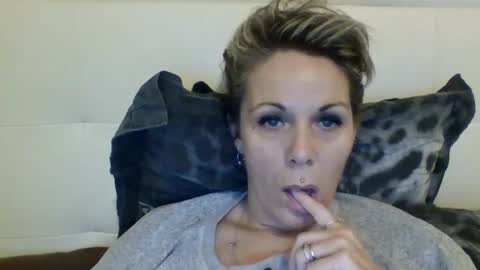 Snapshot of sucrette5629 chatting on December 20, 2024, 1:33 pm sucrette5629 online show from December 20, 2024, 1:33 pm