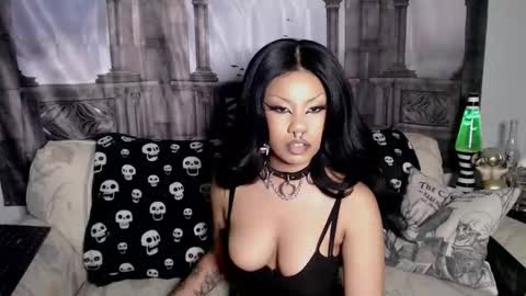 Snapshot of suedebones chatting on November 25, 2025, 10:21 pm Suede Bones online show from November 25, 2025, 10:21 pm