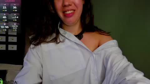 Snapshot of suee_larson chatting on June 21, 2026, 1:13 pm Sue online show from June 21, 2026, 1:13 pm