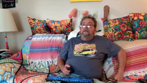 suenixon online show from October 15, 2025, 2:17 pm