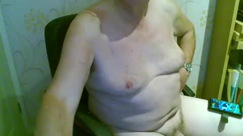 Snapshot of suffolkboy4 chatting on December 4, 2025, 11:46 pm suffolkboy4 online show from December 4, 2025, 11:46 pm