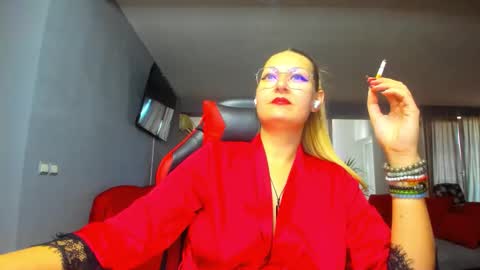 May online show from November 21, 2025, 9:19 am