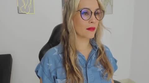 Snapshot of sugar_milff chatting on September 16, 2025, 1:23 pm sugar_milff online show from September 16, 2025, 1:23 pm