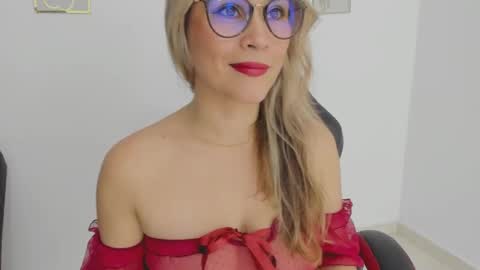 Snapshot of sugar_milff chatting on October 10, 2025, 2:16 pm sugar_milff online show from October 10, 2025, 2:16 pm