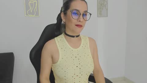 sugar_milff online show from January 16, 2026, 2:21 pm