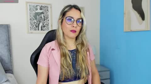 sugar_milff online show from May 25, 2026, 1:06 pm