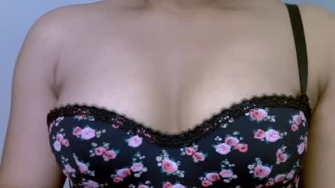 Snapshot of sugar_peach0 chatting on February 16, 2026, 8:05 pm Ella online show from February 16, 2026, 8:05 pm