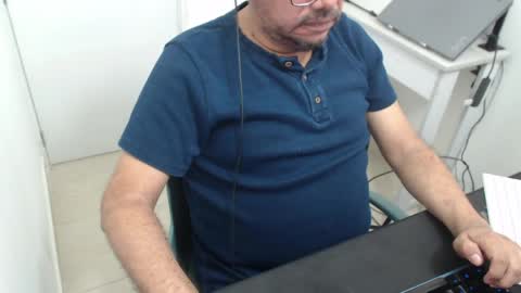 Snapshot of sugarhairybear chatting on April 19, 2026, 7:38 pm Johnny online show from April 19, 2026, 7:38 pm