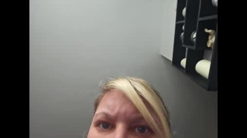 sugartits88xx online show from November 24, 2025, 11:43 am