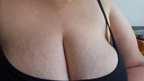 sugartits88xx online show from June 22, 2026, 10:01 am