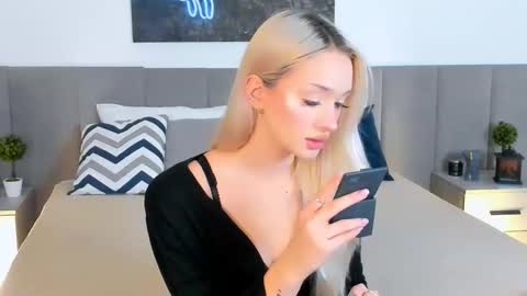 sugarwhisper online show from November 3, 2025, 4:30 pm