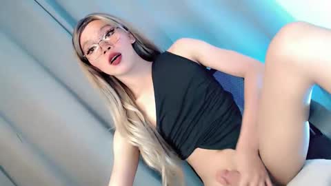 Snapshot of sugarxbaby_ chatting on October 6, 2025, 10:18 pm LoveSugar online show from October 6, 2025, 10:18 pm
