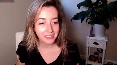Snapshot of suggestivebehavior chatting on September 26, 2025, 1:26 pm Mia online show from September 26, 2025, 1:26 pm