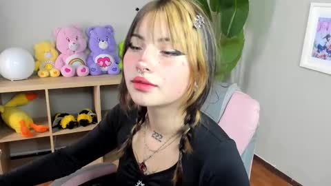 Snapshot of sukini_berry_ chatting on September 24, 2025, 1:25 pm sukini_berry_ online show from September 24, 2025, 1:25 pm