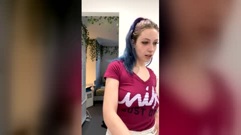 Summer online show from December 16, 2025, 7:19 pm