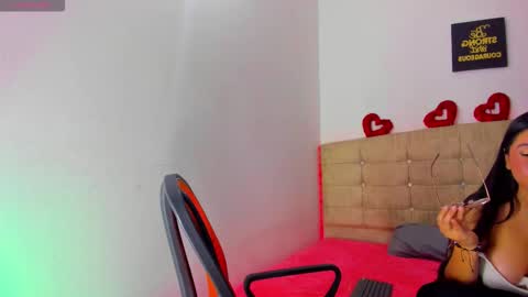 Snapshot of summer_girls01 chatting on November 8, 2025, 10:41 pm summer_girls01 online show from November 8, 2025, 10:41 pm