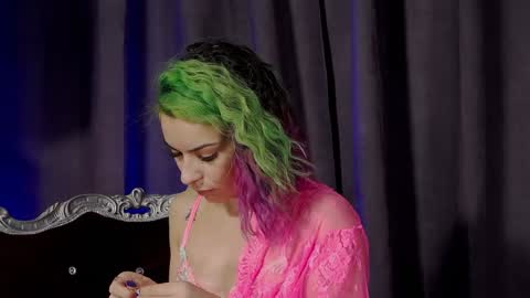 Snapshot of summer_quinn_ chatting on January 7, 2025, 5:33 am Deea online show from January 7, 2025, 5:33 am