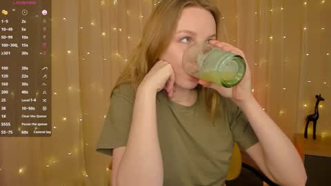 Snapshot of sun4ox chatting on February 20, 2026, 7:14 pm Zoya online show from February 20, 2026, 7:14 pm