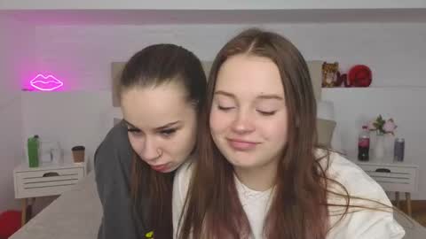 Snapshot of sun_kissess chatting on September 9, 2025, 9:47 pm sun_kissess online show from September 9, 2025, 9:47 pm