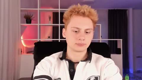 Snapshot of sunburn_boy chatting on July 18, 2026, 6:01 pm Emilio online show from July 18, 2026, 6:01 pm