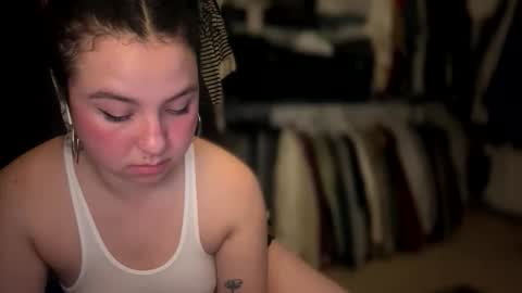 Snapshot of sunflowerxo chatting on March 16, 2026, 5:24 am Sofie online show from March 16, 2026, 5:24 am