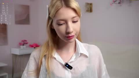 Lily online show from March 22, 2026, 2:31 pm