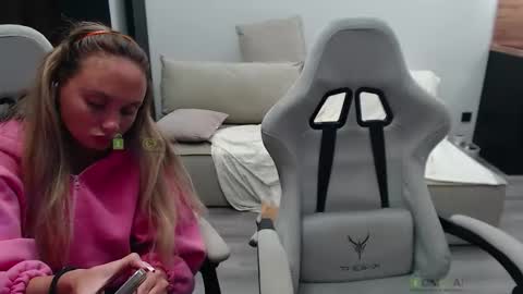 Snapshot of sunny1girl chatting on September 23, 2025, 5:49 pm Alice and Sergey online show from September 23, 2025, 5:49 pm