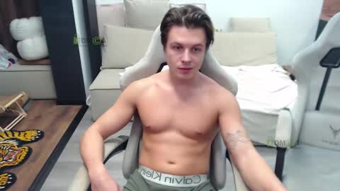 Snapshot of sunny1girl chatting on December 4, 2025, 8:39 pm Alice and Sergey online show from December 4, 2025, 8:39 pm