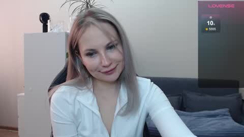 Snapshot of sunny_bunny6 chatting on February 5, 2025, 10:19 am Naomi online show from February 5, 2025, 10:19 am