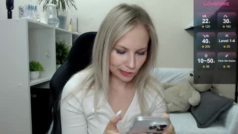 Naomi online show from October 17, 2025, 2:48 am