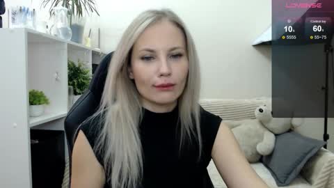 Naomi online show from October 22, 2025, 4:35 am