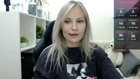 Naomi online show from October 28, 2025, 3:54 am