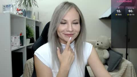 Naomi online show from November 10, 2025, 4:33 am