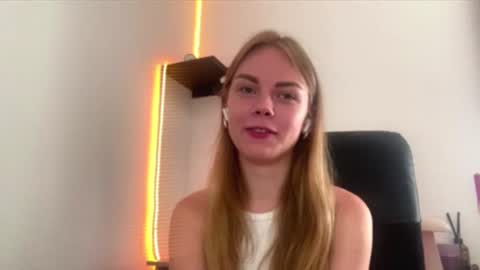 sunny_gaze online show from July 31, 2026, 9:09 am