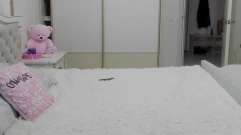 Vanessa online show from April 17, 2026, 5:10 am