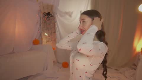 Maria online show from November 9, 2025, 10:19 pm