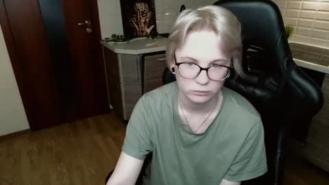 Snapshot of sunny_mood chatting on June 21, 2026, 11:07 pm sunny mood online show from June 21, 2026, 11:07 pm