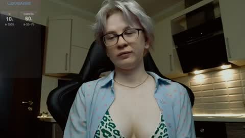 Snapshot of sunny_mood chatting on June 29, 2026, 5:25 am sunny mood online show from June 29, 2026, 5:25 am