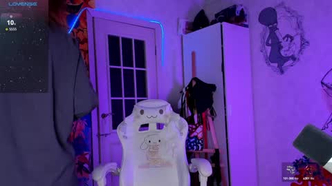 Snapshot of sunny_mouse chatting on January 22, 2025, 5:28 pm Sunny online show from January 22, 2025, 5:28 pm