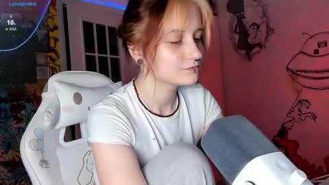 Snapshot of sunny_mouse chatting on February 12, 2025, 3:27 pm Sunny online show from February 12, 2025, 3:27 pm